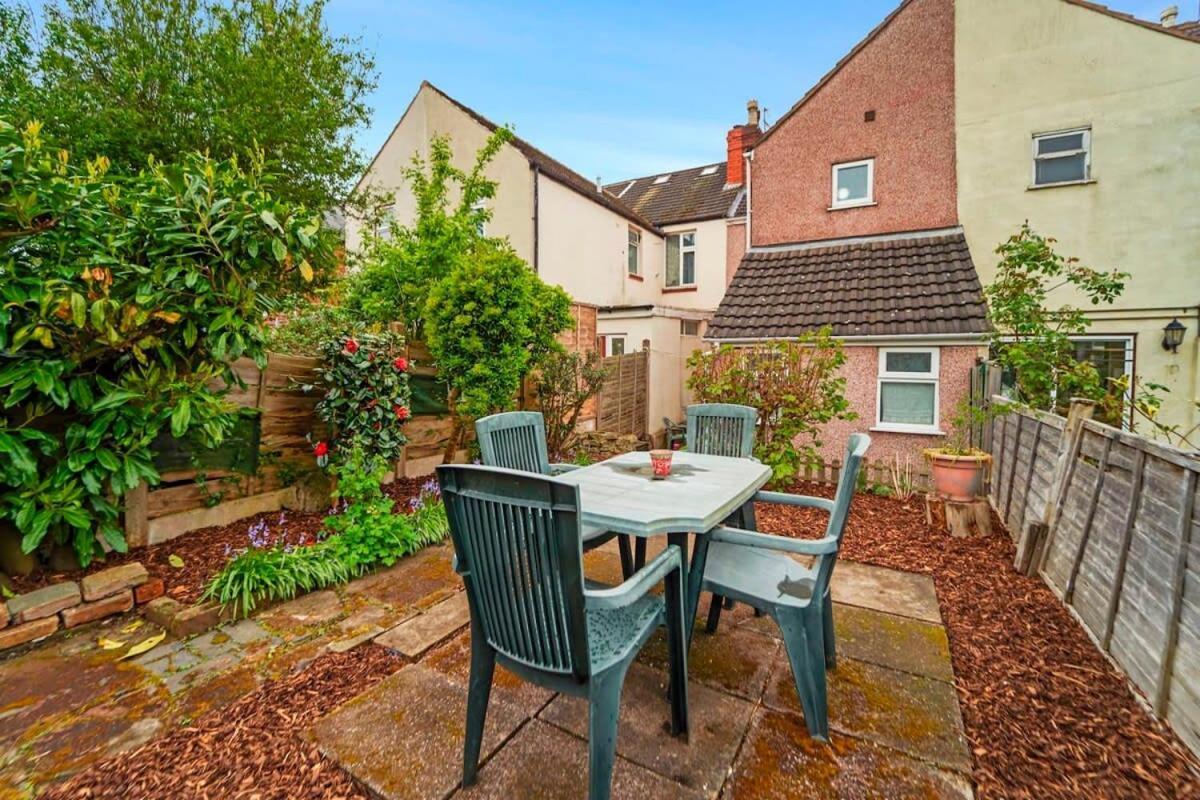 4 Bed Homely Retreat - Wolverhampton Extérieur photo